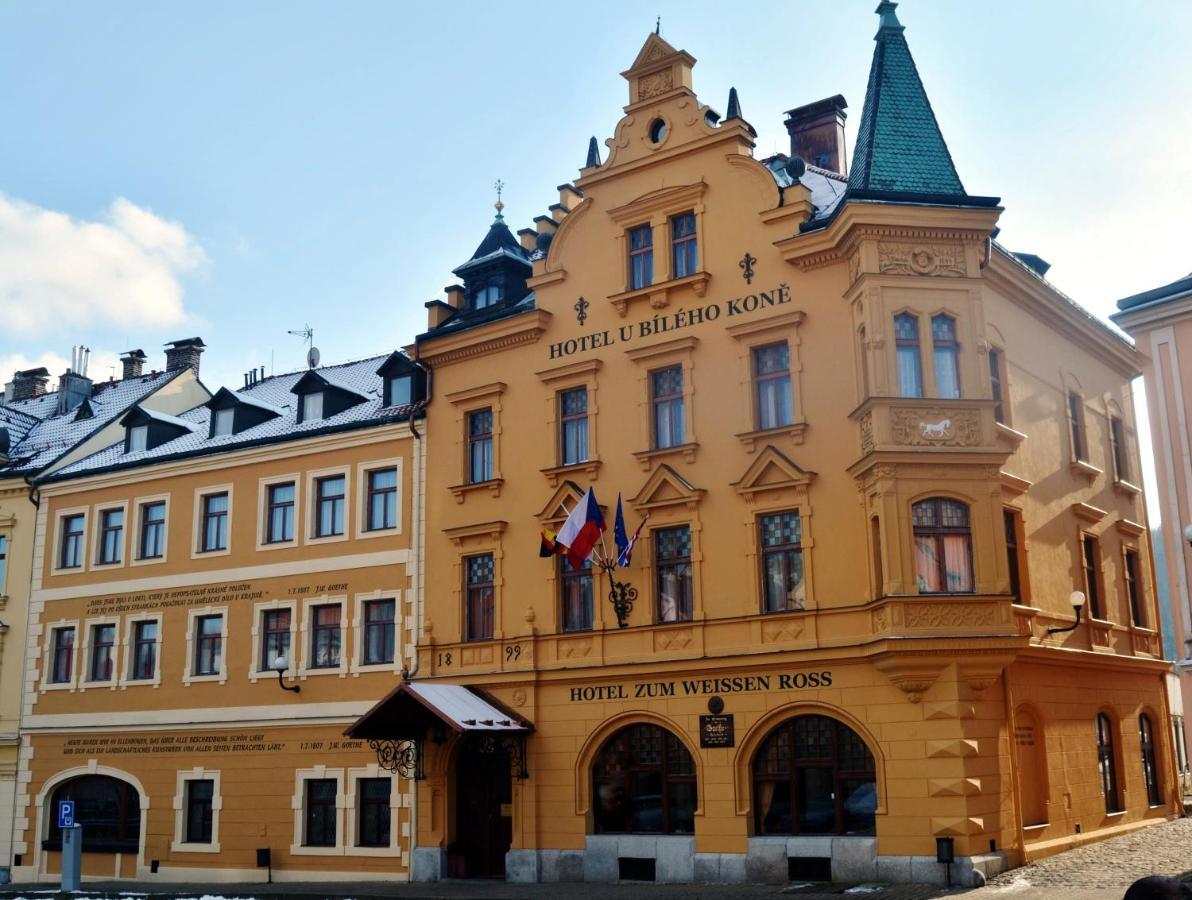 Hotel U Bileho Kone Loket Buitenkant foto