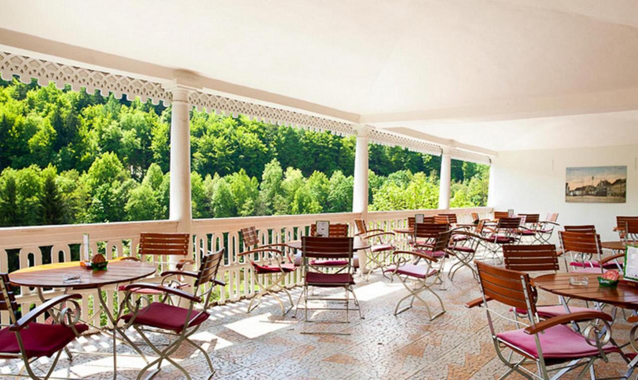 Hotel U Bileho Kone Loket Buitenkant foto