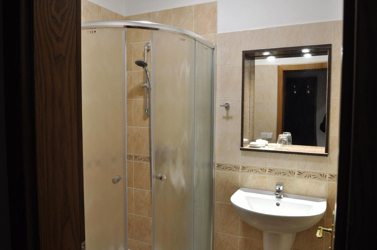 Hotel U Bileho Kone Loket Buitenkant foto