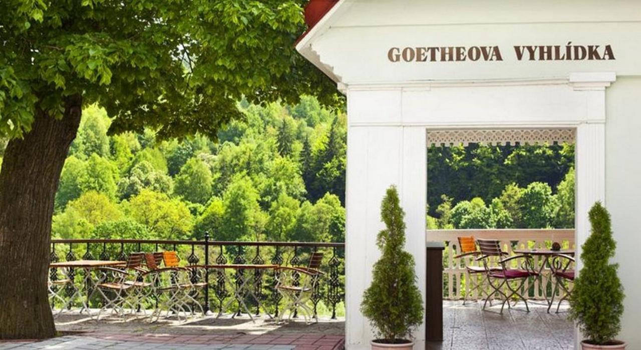 Hotel U Bileho Kone Loket Buitenkant foto
