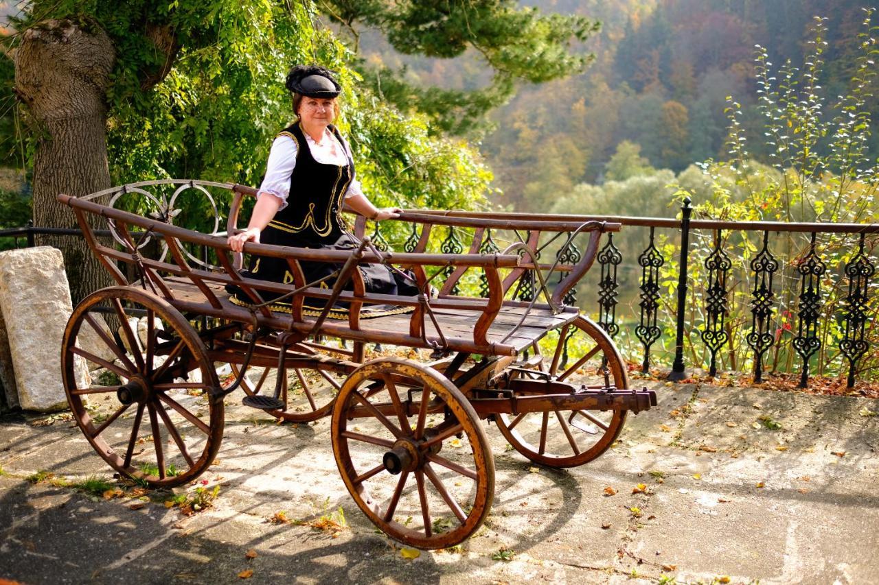 Hotel U Bileho Kone Loket Buitenkant foto