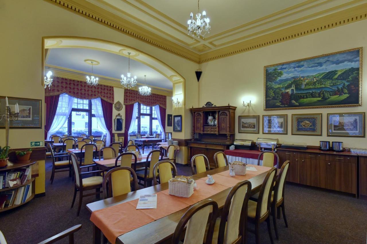 Hotel U Bileho Kone Loket Buitenkant foto