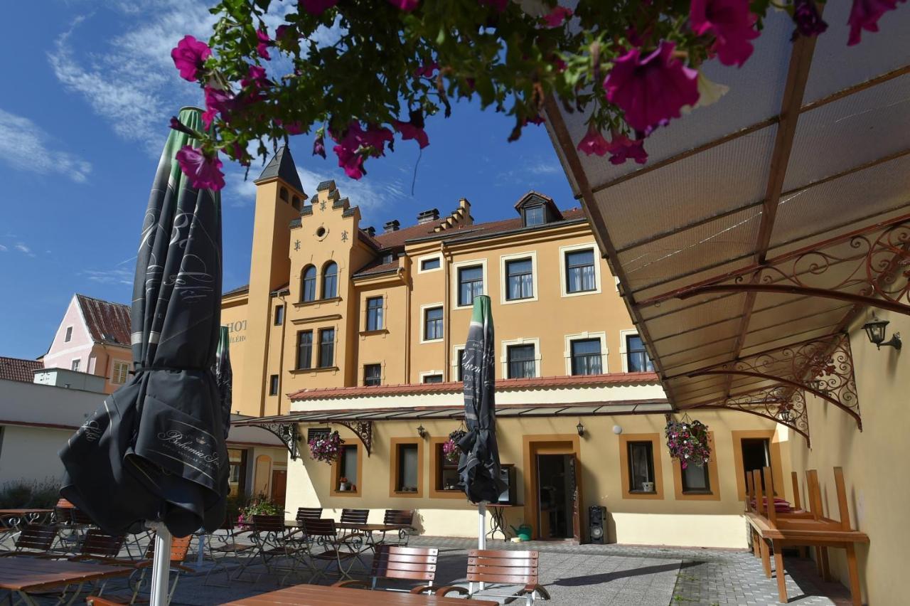 Hotel U Bileho Kone Loket Buitenkant foto