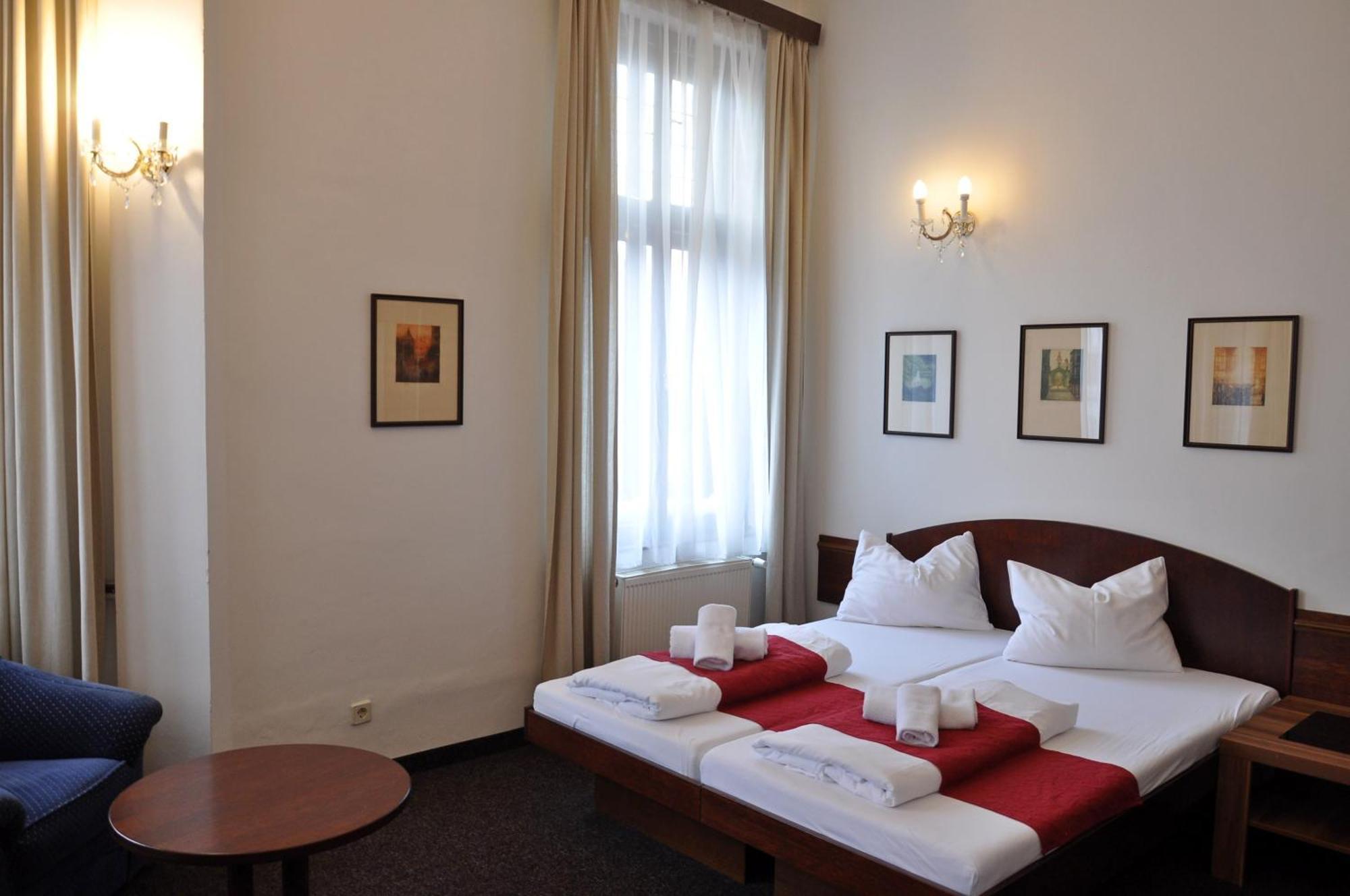 Hotel U Bileho Kone Loket Kamer foto