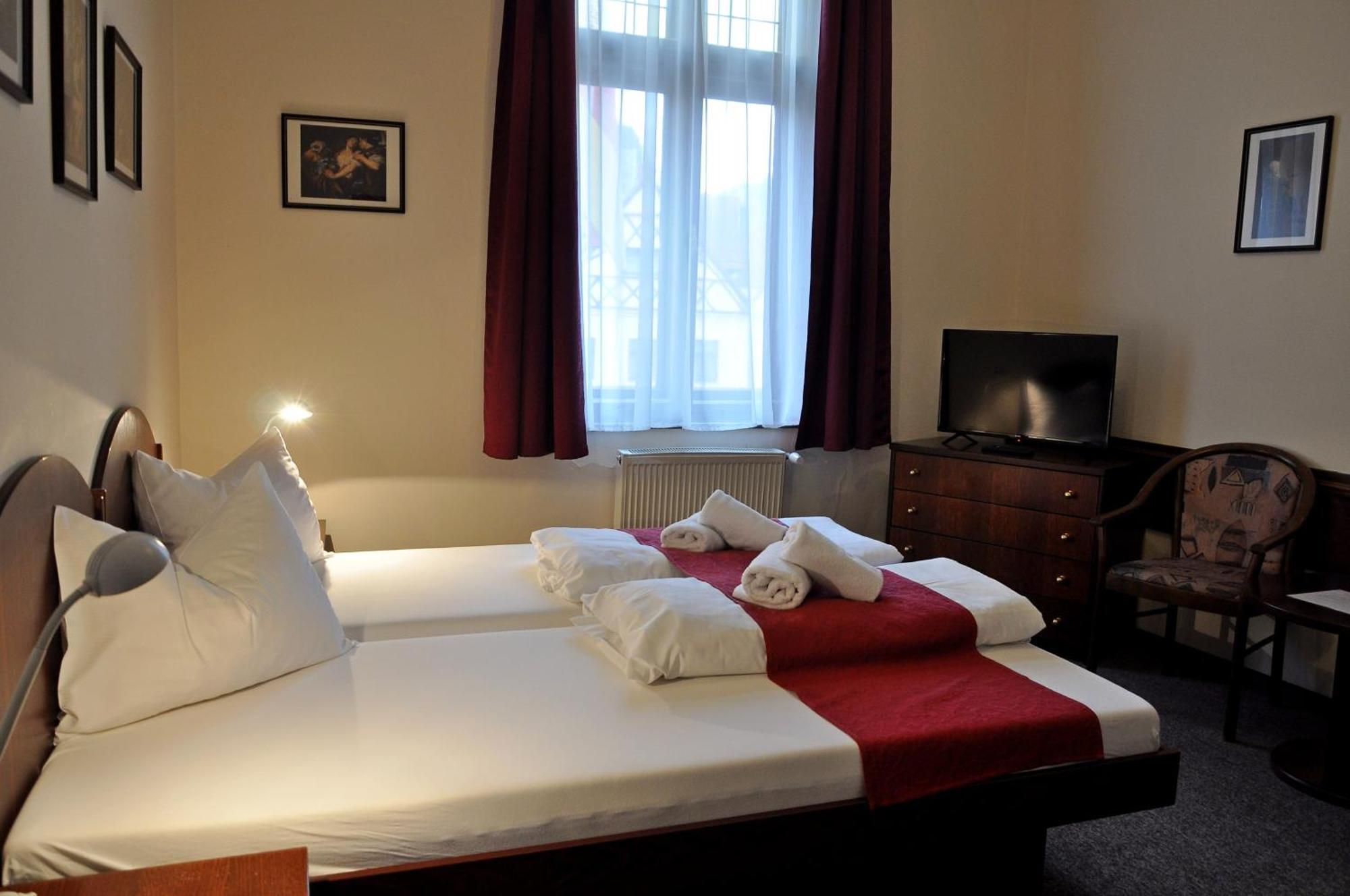 Hotel U Bileho Kone Loket Kamer foto
