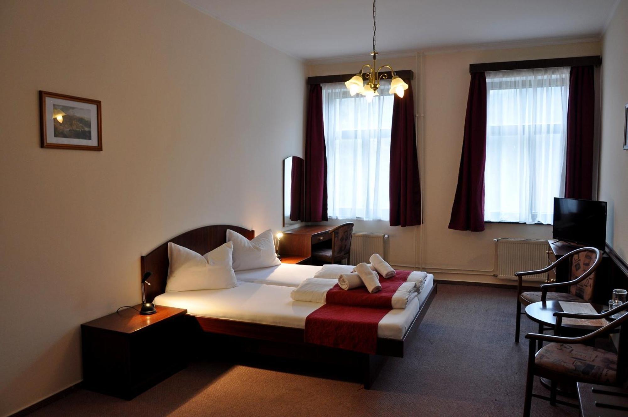 Hotel U Bileho Kone Loket Kamer foto