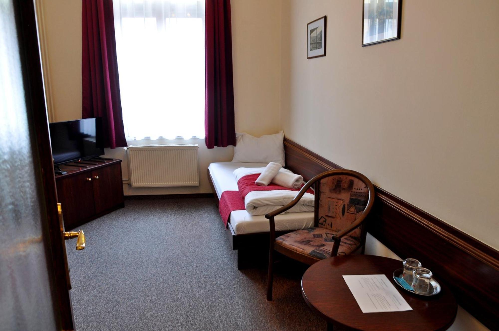 Hotel U Bileho Kone Loket Kamer foto